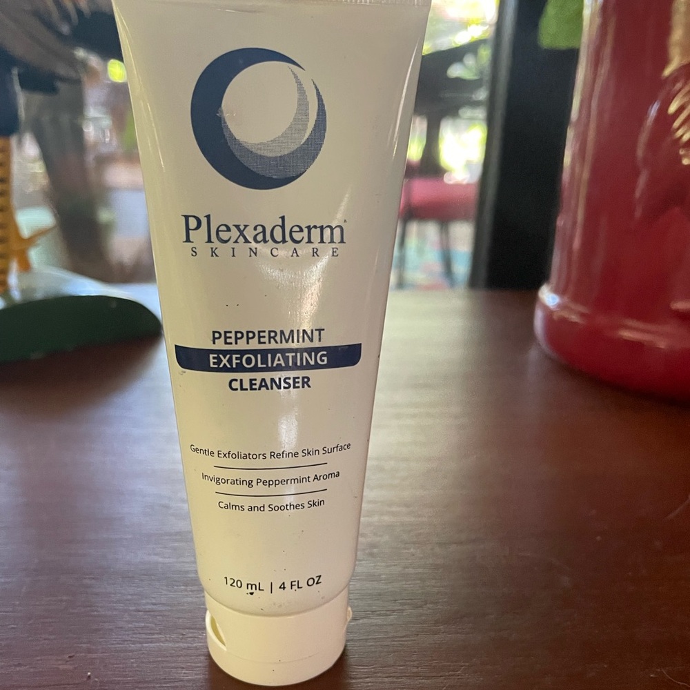 Brand New, Sealed Plexaderm Peppermint Exfoliating Cleanser
